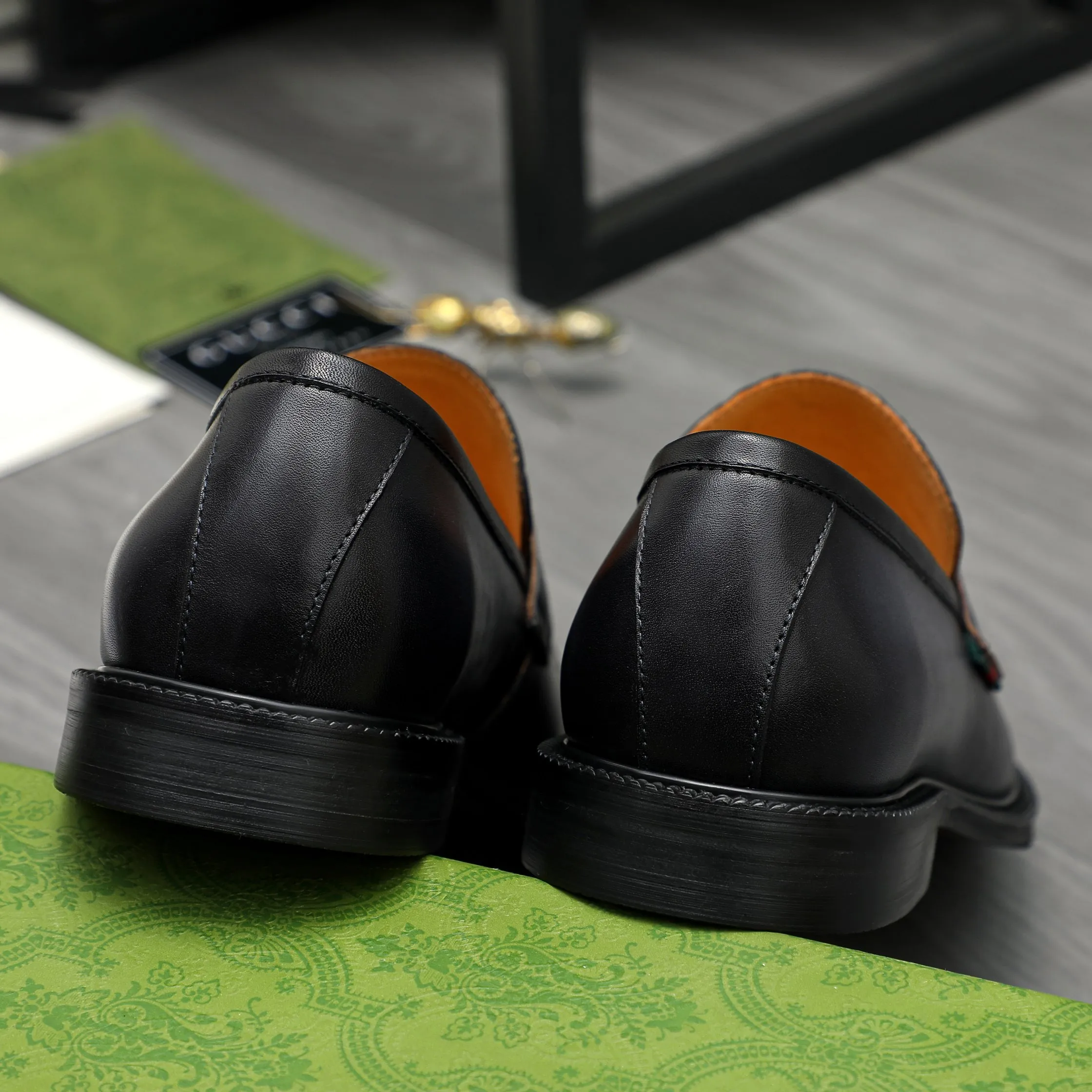 Men's shoes 💰p500 Product trademark: GUCCI "Gucci" business slip-on leather shoes Regular size: 38-46 (38.45.46 custom-made, non-returnable) Product materials: Selected cowhide embossed upper, cowhide lining, original rubber outsole